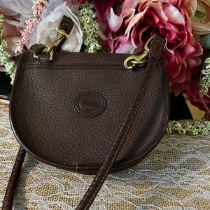 Vintage Dooney and Bourke small purse.